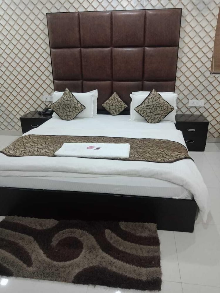 Luxury Double Room, City View
