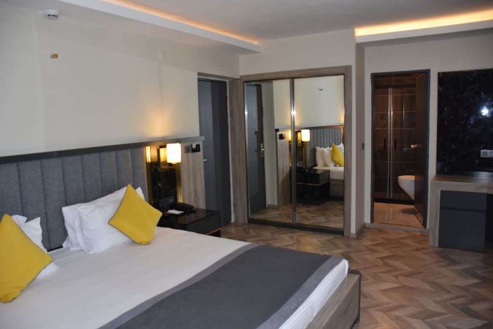 Business Room, Balcony