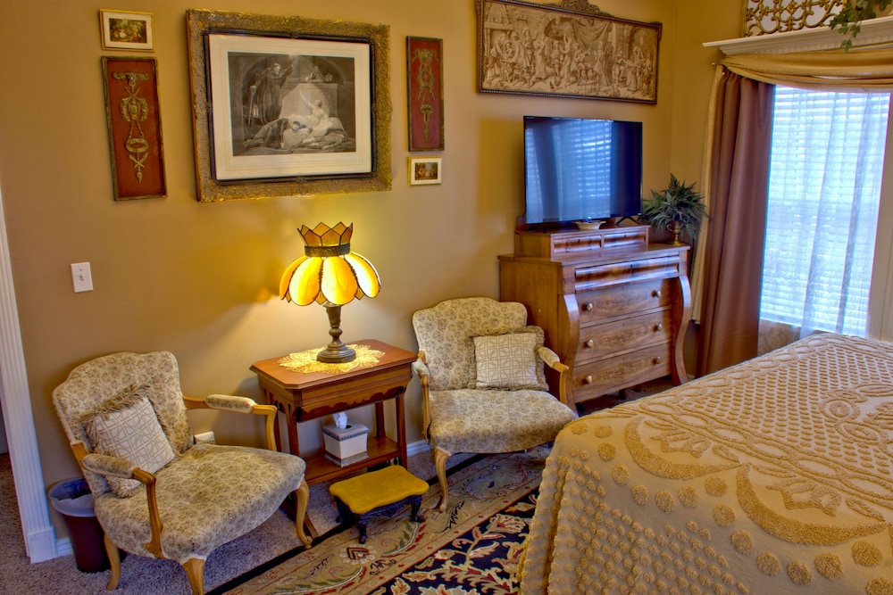 Master King, Queen Suite photo 2