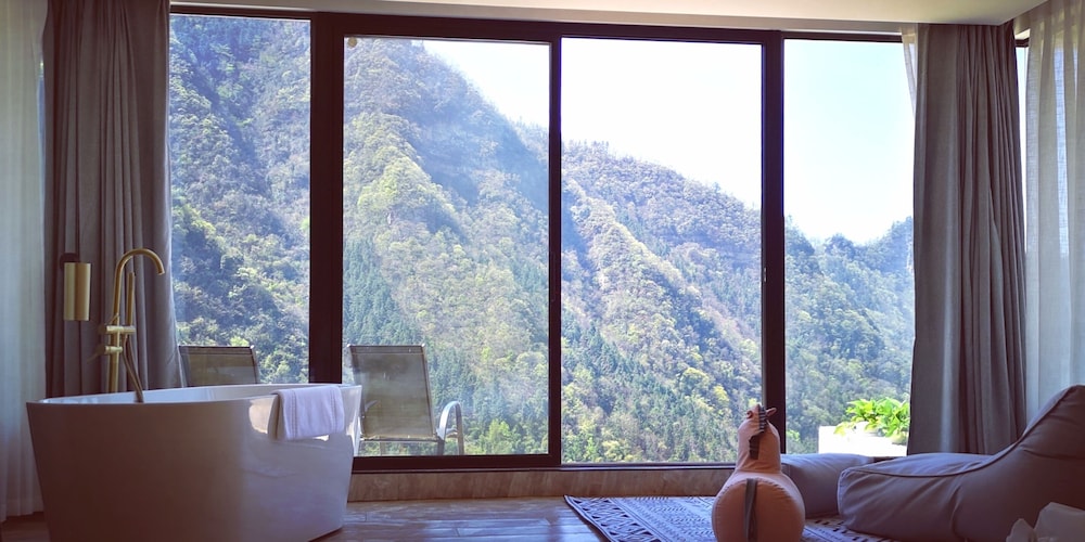 Premier Family Suite with View photo 3
