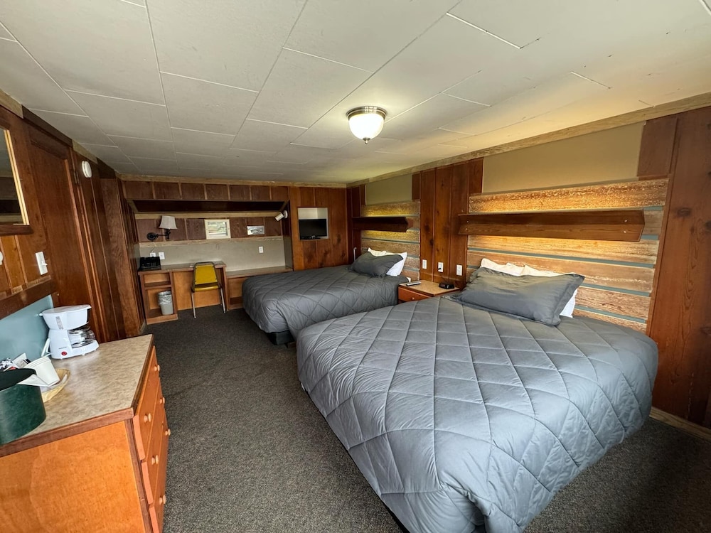 Standard Studio, 2 Queen Beds, Partial Ocean View, Ground Floor