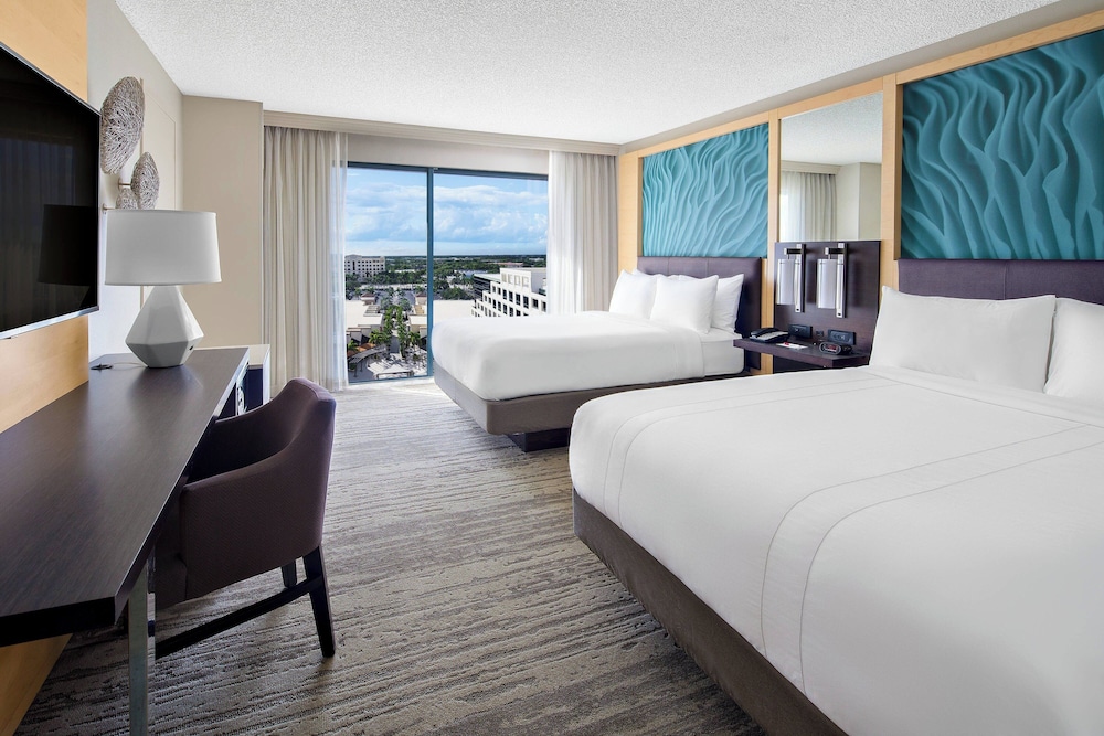 Club Room, 2 Queen Beds - Photo 5