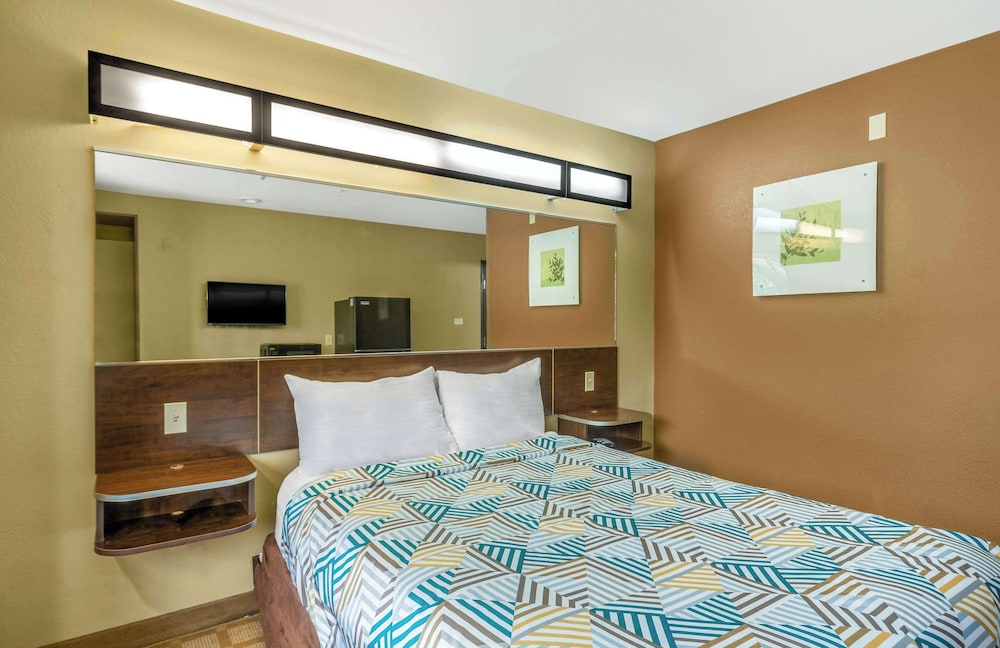 Standard Room, 1 Queen Bed, Accessible, Non Smoking photo 2
