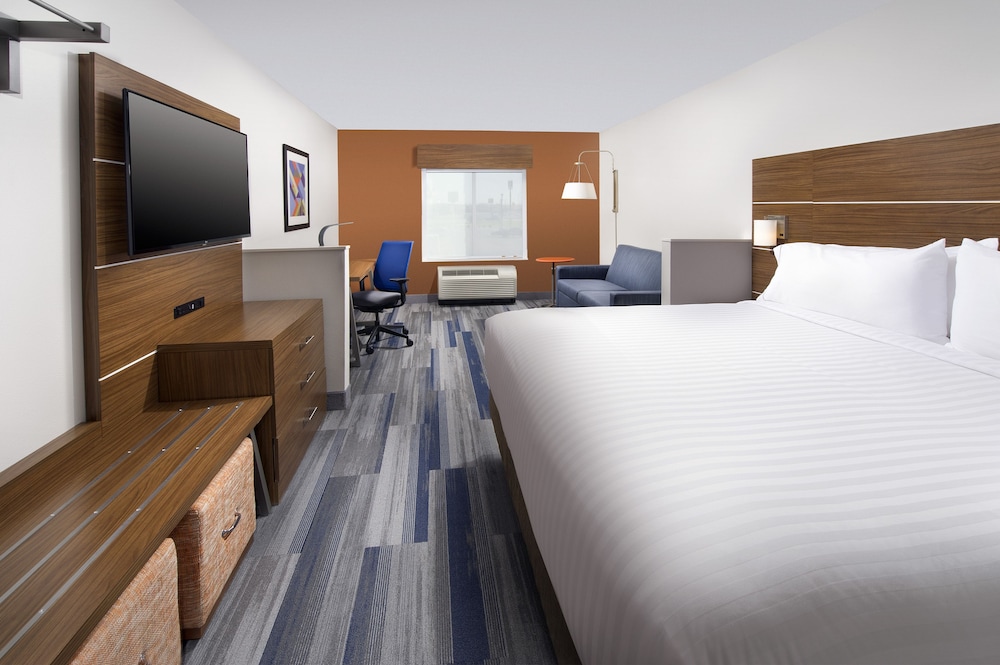 Standard Room, 1 King Bed, Accessible (Roll-In Shower)