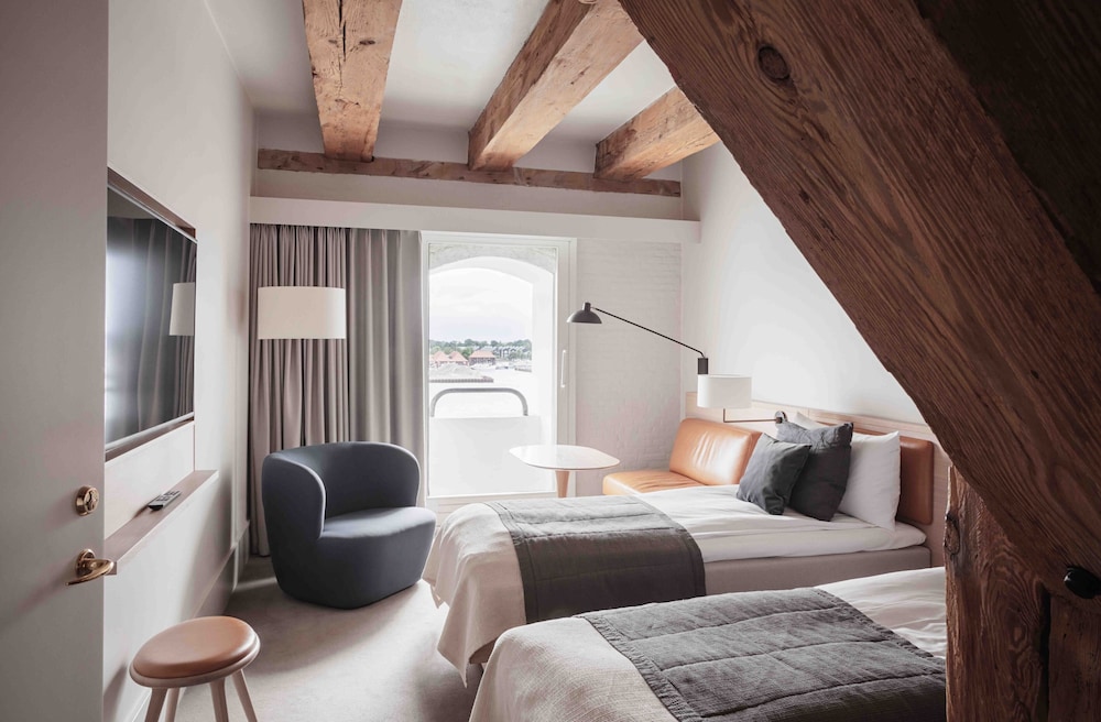 Deluxe Twin Room (Waterfront) photo 1