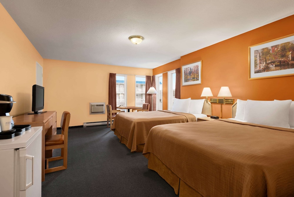 Standard Room, 2 Queen Beds - Photo 1