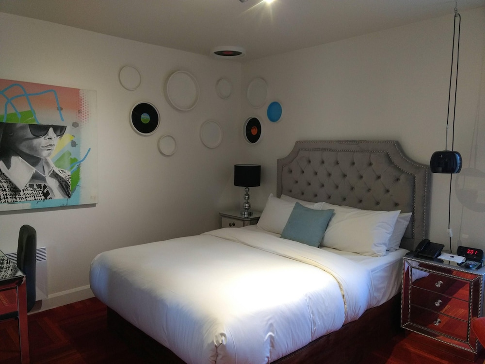 Superior Room (C3) thumbnail 5