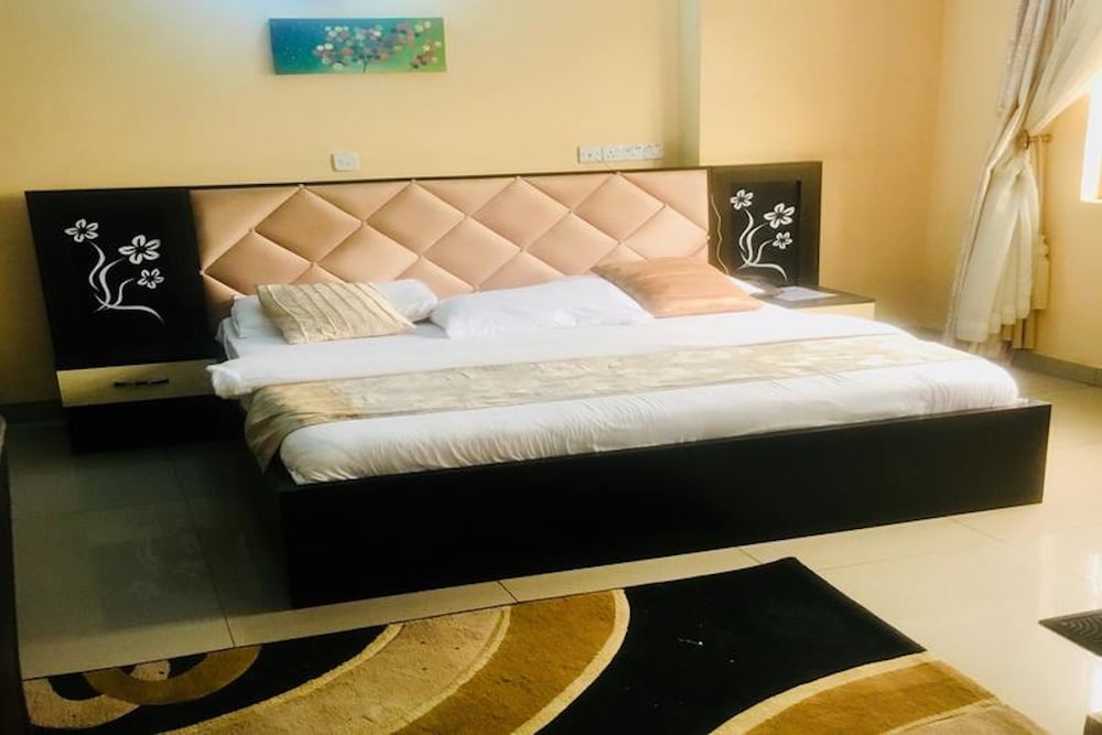 Basic Room, 1 Double Bed, Non Smoking photo 2