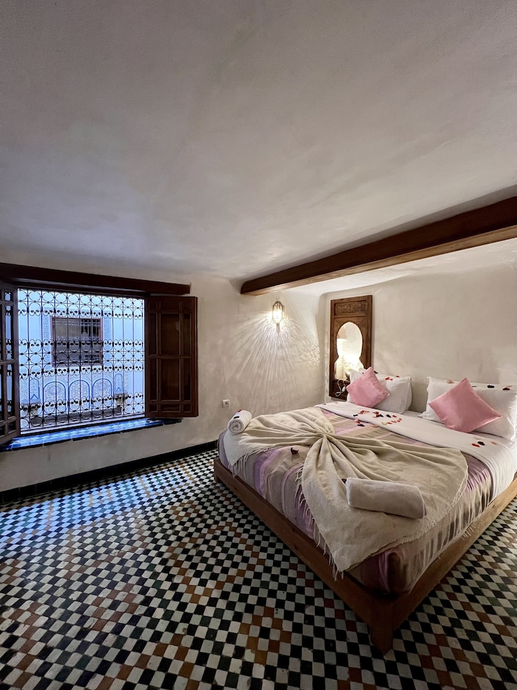 Romantic Suite (Mauve) photo 1