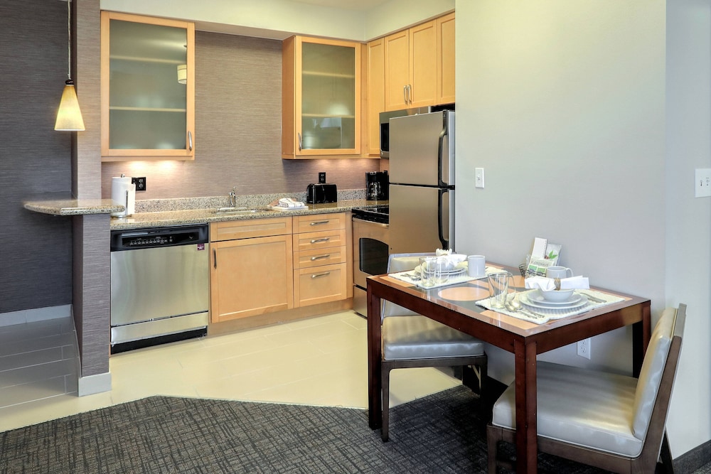 Suite, 1 Bedroom - Photo 3