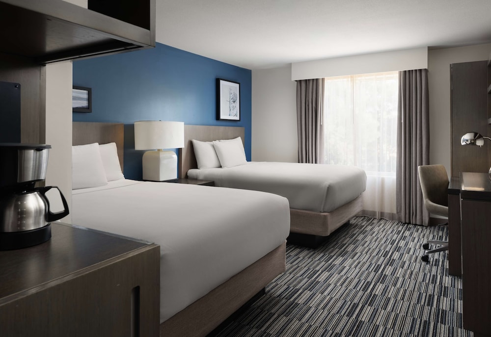Room, Multiple Beds, Accessible, Bathtub - Photo 1