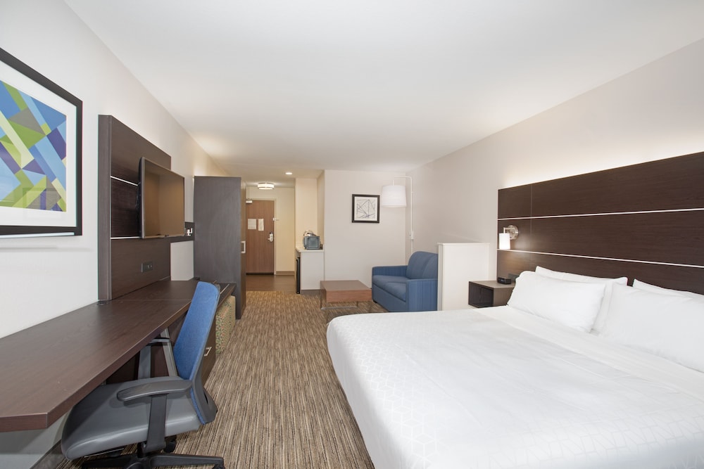 Suite, 1 King Bed with Sofa bed, Accessible (Communication, Accessible Tub) - Photo 2