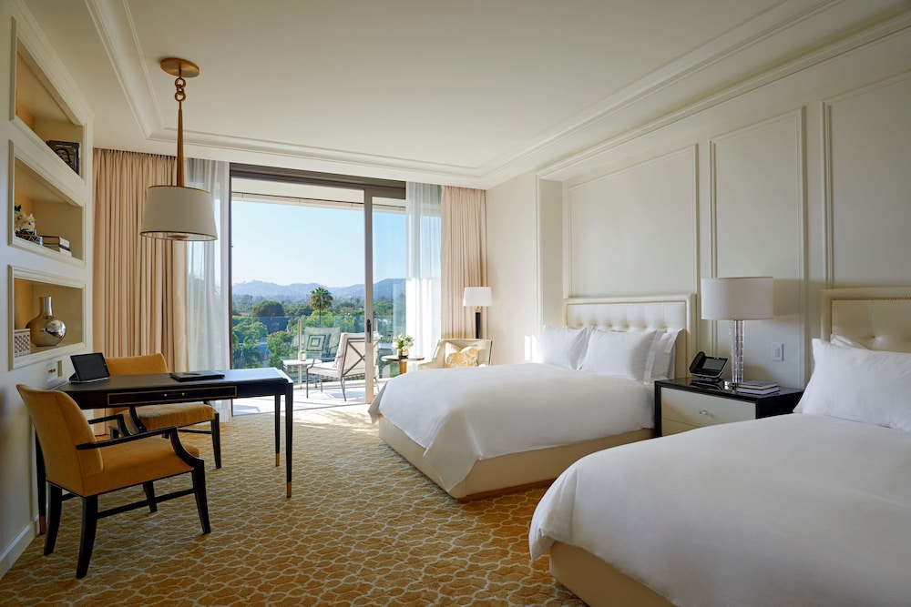 Deluxe Room (Mobility & Hearing, High Floor)