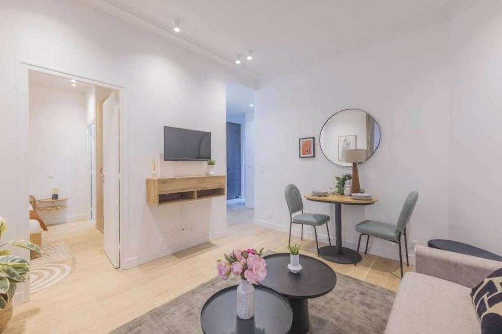 Apartment photo 1
