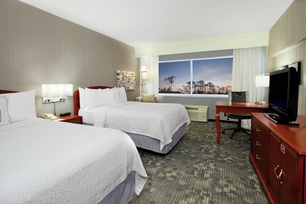 Room, 2 Queen Beds - Photo 4
