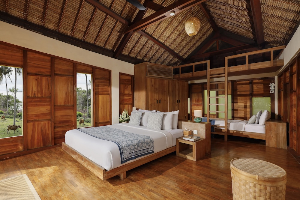 5 Bedroom Beachfront Pool Villa photo 2
