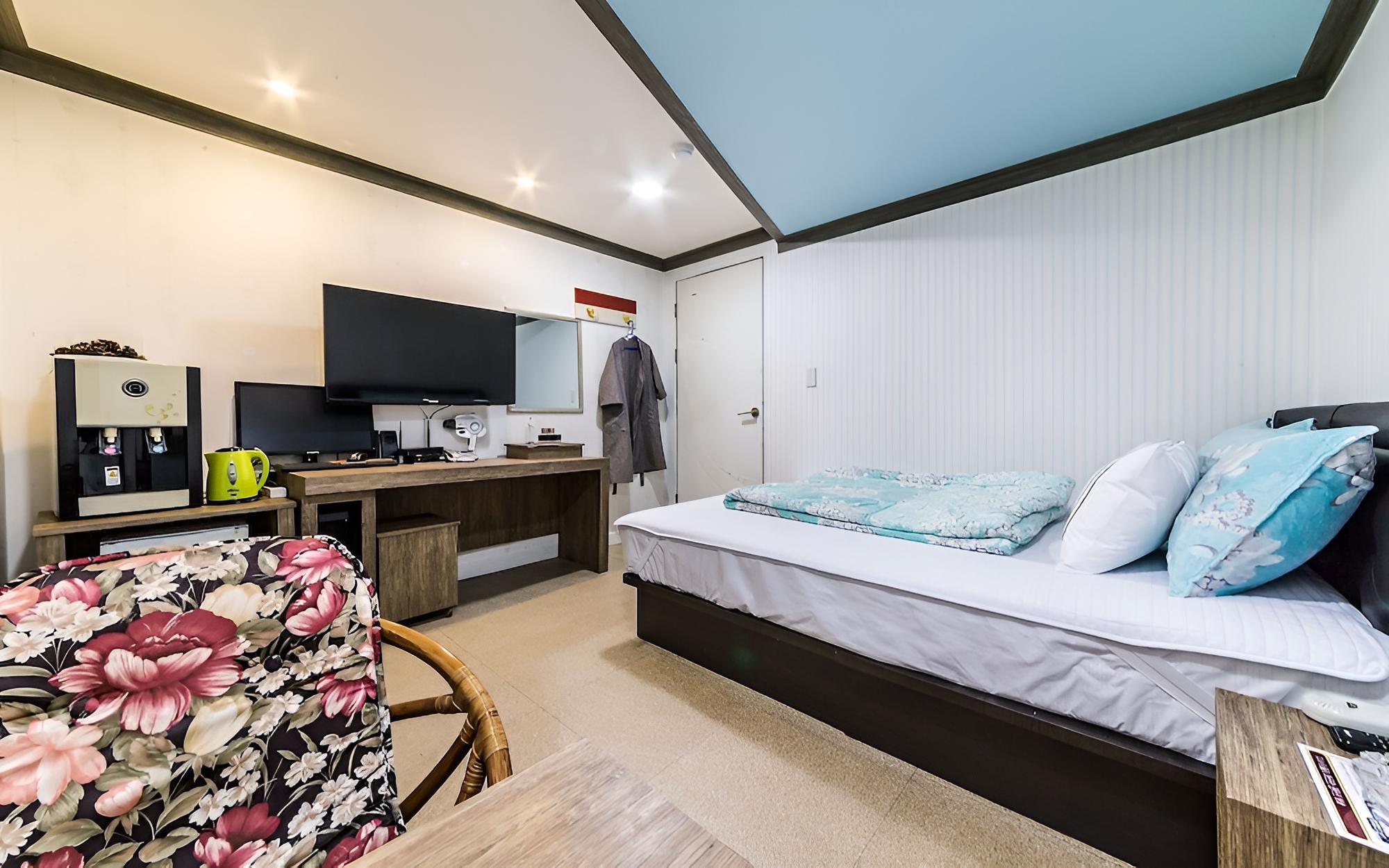 Room (Special Room) - Photo 7