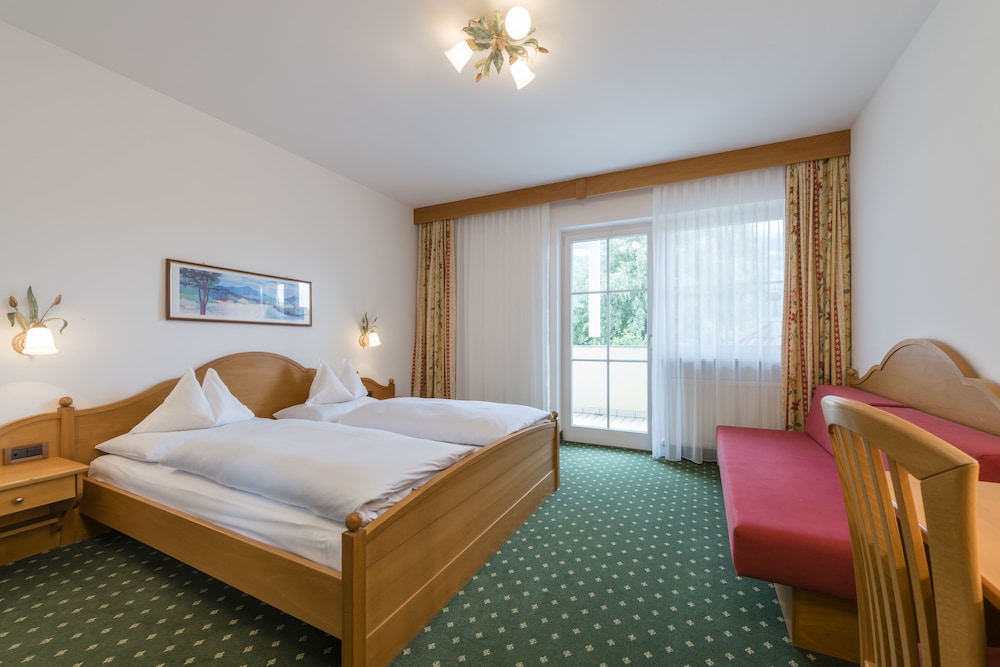Classic Double Room, Balcony, Mountain View