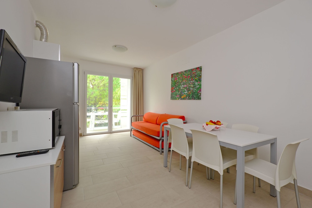 Apartment, 2 Bedrooms (C7) (E) photo 3