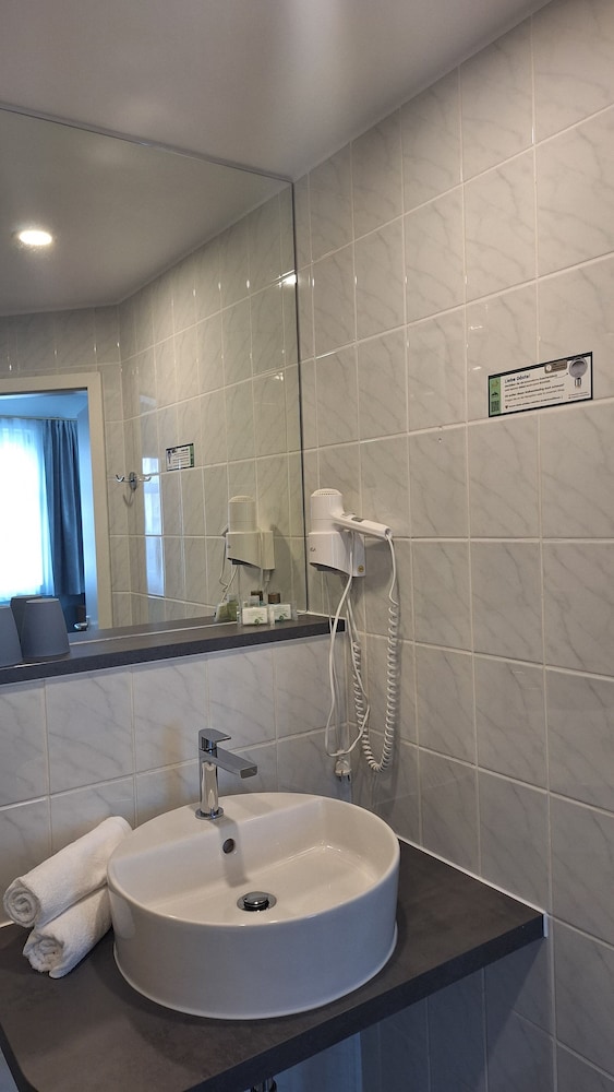 Basic Triple Room photo 2