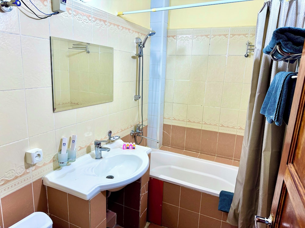 Standard Double or Twin Room - Photo 3