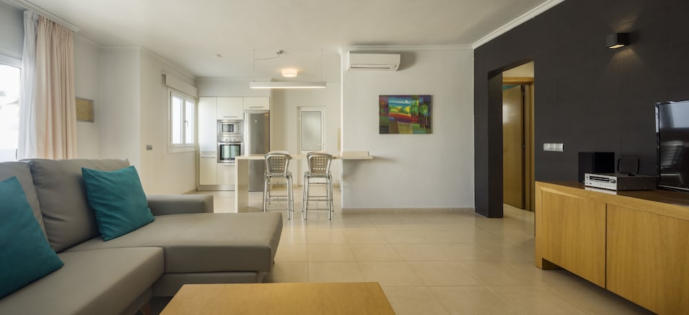 Superior Villa, 2 Bedrooms (4 people) thumbnail 6