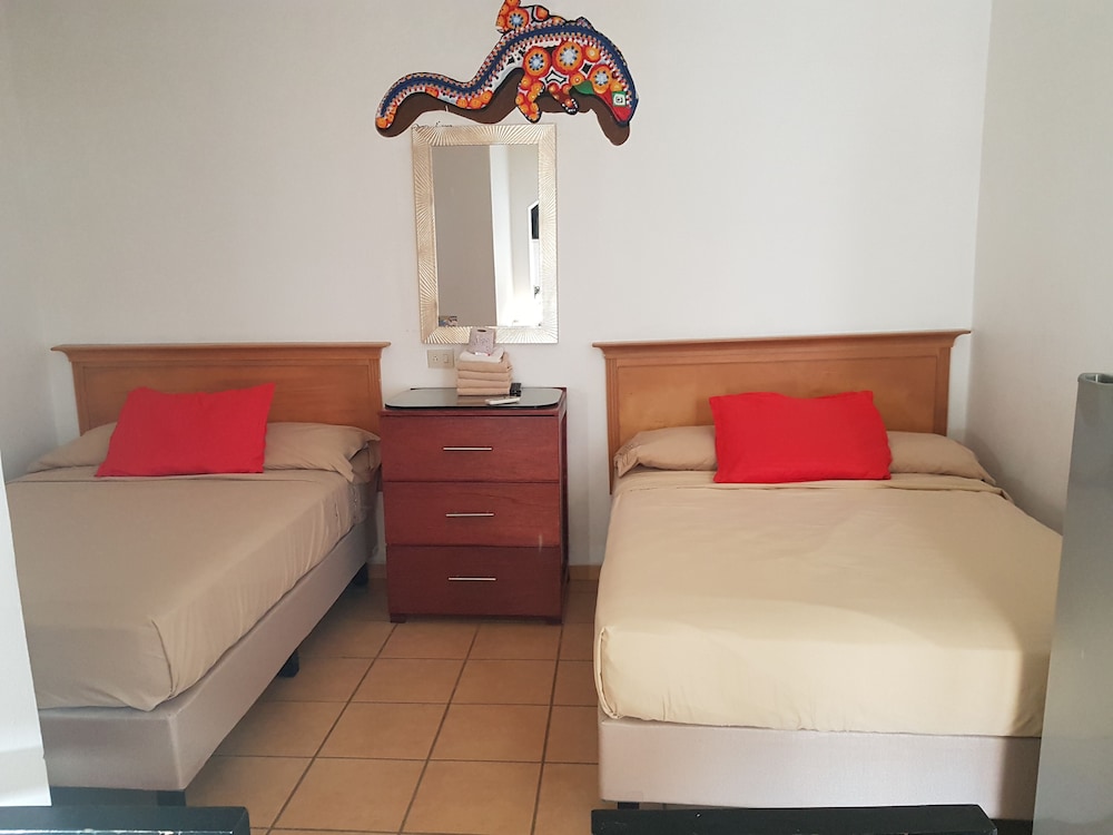 Traditional Bungalow, 2 Queen Beds, Non Smoking, Pool View photo 1