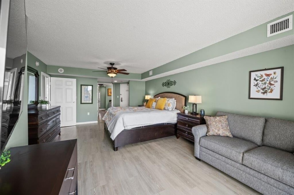 Condo, 2 Bedrooms
