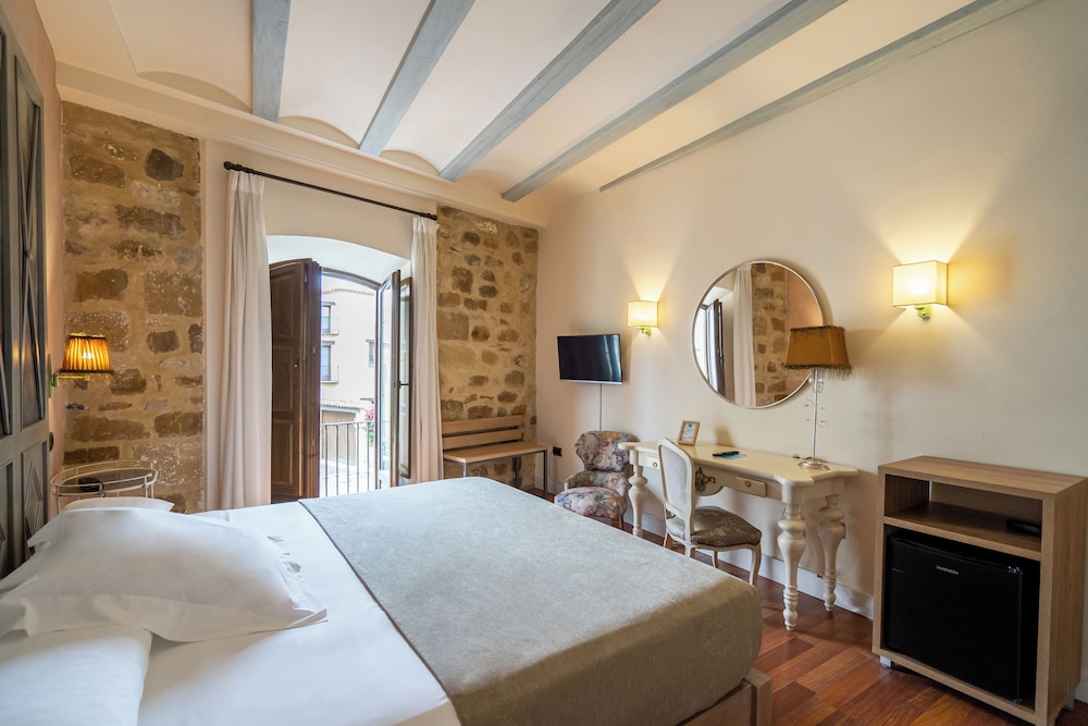 Standard Double or Twin Room - Photo 6