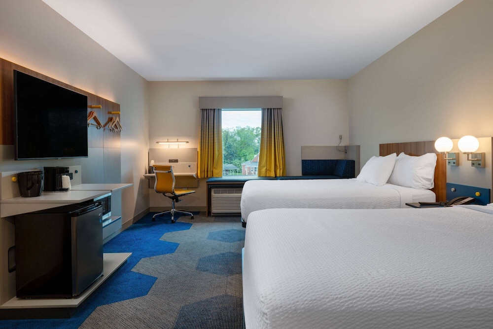 Room, 2 Queen Beds, Accessible, Non Smoking (Bathtub) - Photo 1