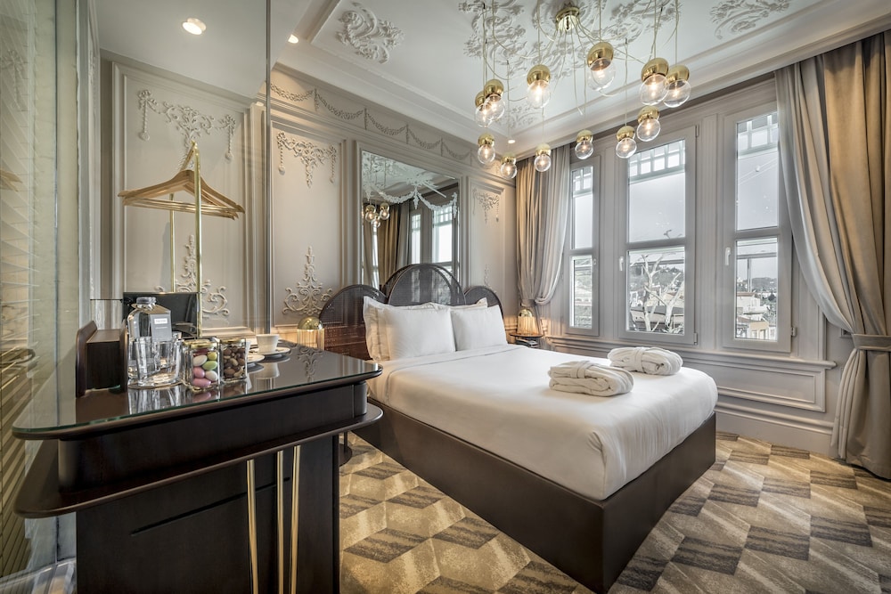 Deluxe Double Room, Partial Sea View