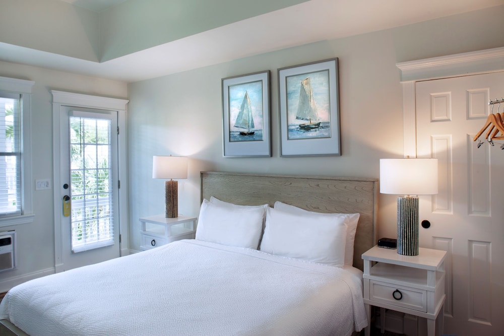 Deluxe Queen - Newly Remodeled
