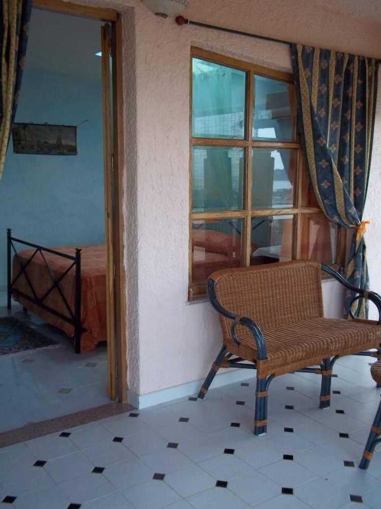 Deluxe Suite - Photo 8