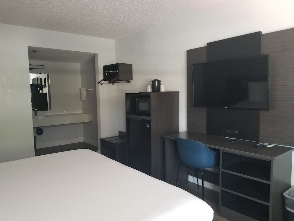 Deluxe Suite, 2 Queen Beds, Accessible, Non Smoking