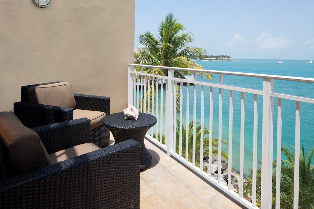 Room, 1 King Bed, Oceanfront - Photo 7