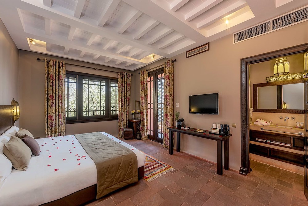 Deluxe Room, 1 Bedroom, Lake View