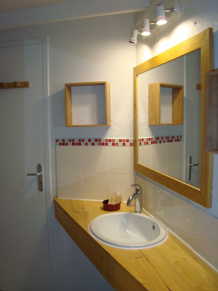 One Bedroom Duplex with Kitchenette with 1 Double and 1 Sofa Bed - Photo 11