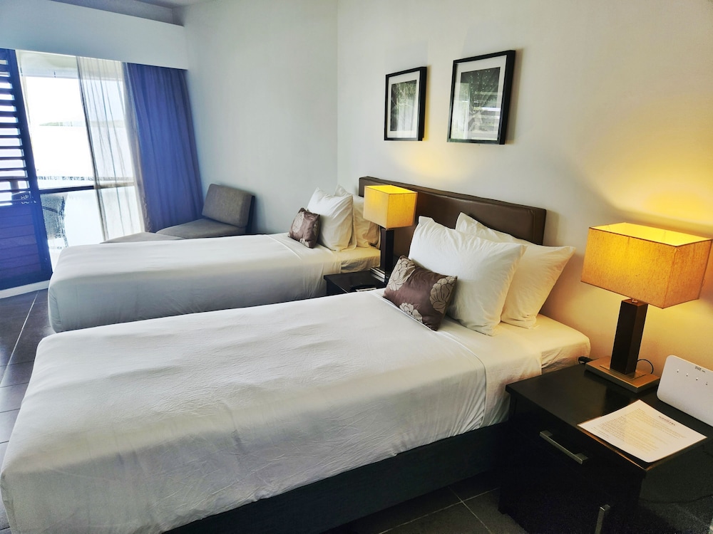 Deluxe Room, 1 King Bed, Ocean View photo 2