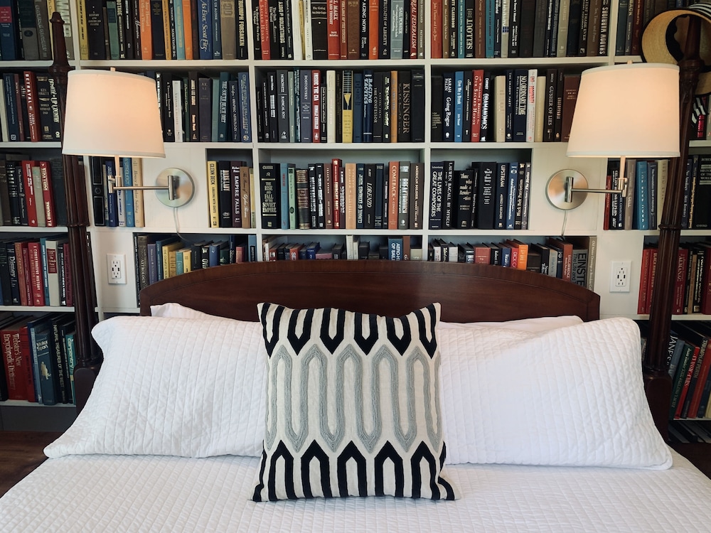 Room, 1 King Bed (Downstairs)