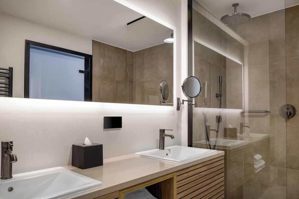 Standard Room, 1 Double Bed, Balcony - Photo 5