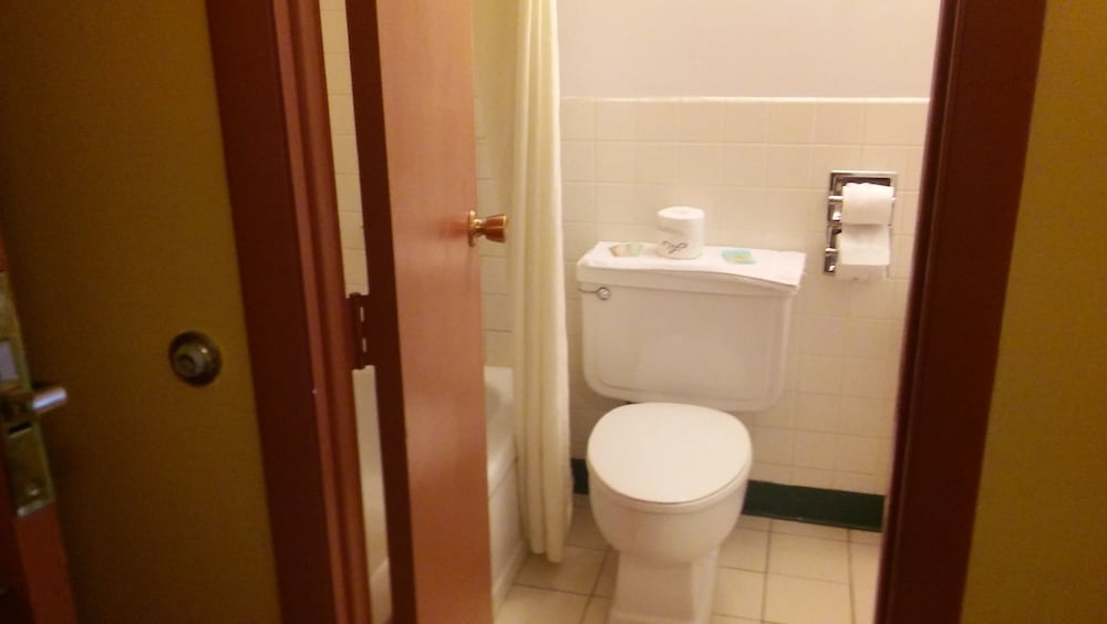 Standard Single Room, 1 Queen Bed, Non Smoking - Photo 9