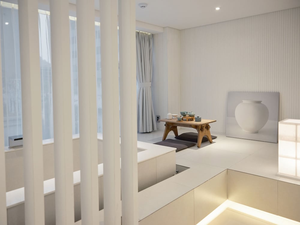 Main Double Timber Spa Room (Randomly selected) - Photo 14