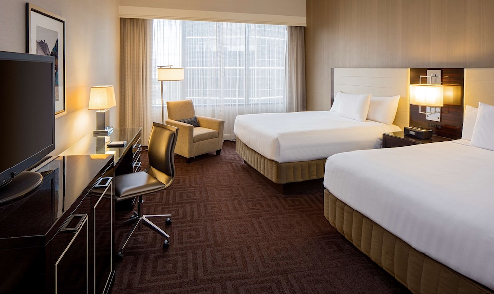 Room, 2 Queen Beds - Photo 4
