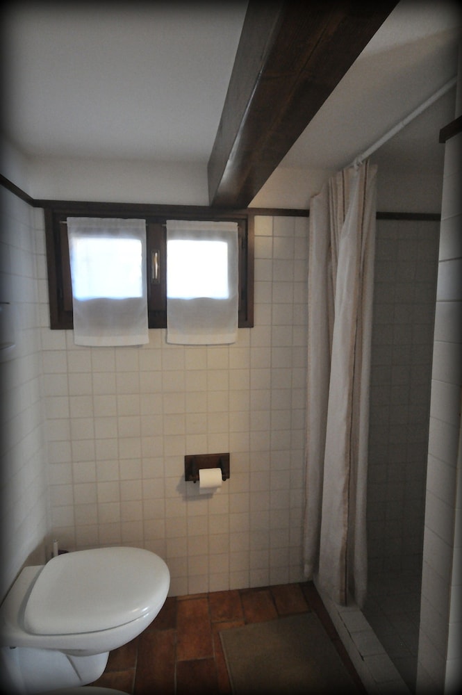 Family Quadruple Room, 1 Bedroom, Private Bathroom, Pool View photo 3