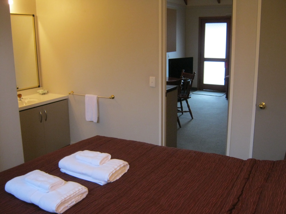 Standard Suite, 1 Bedroom, Non Smoking, Kitchen (apartment 9)