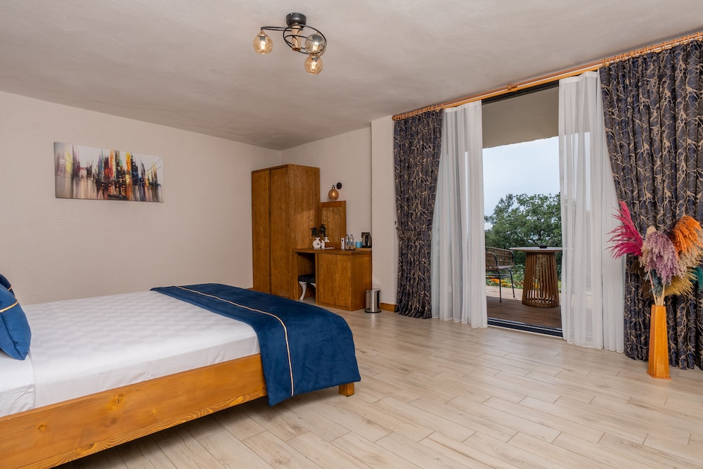 Premium Studio Suite, 1 King Bed, Sea View
