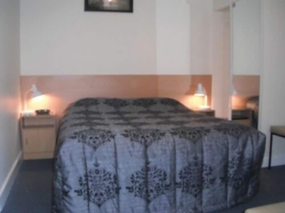 Standard Room, Non Smoking (Large King Bed) photo 2