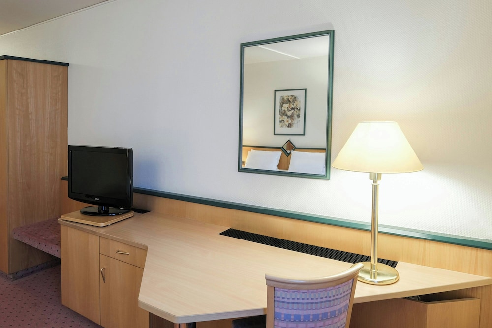 Superior Room, 1 Queen Bed - Photo 8
