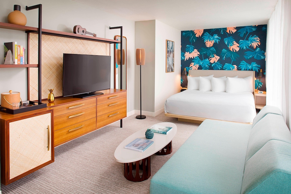 Junior Suite, 1 King Bed, Balcony
