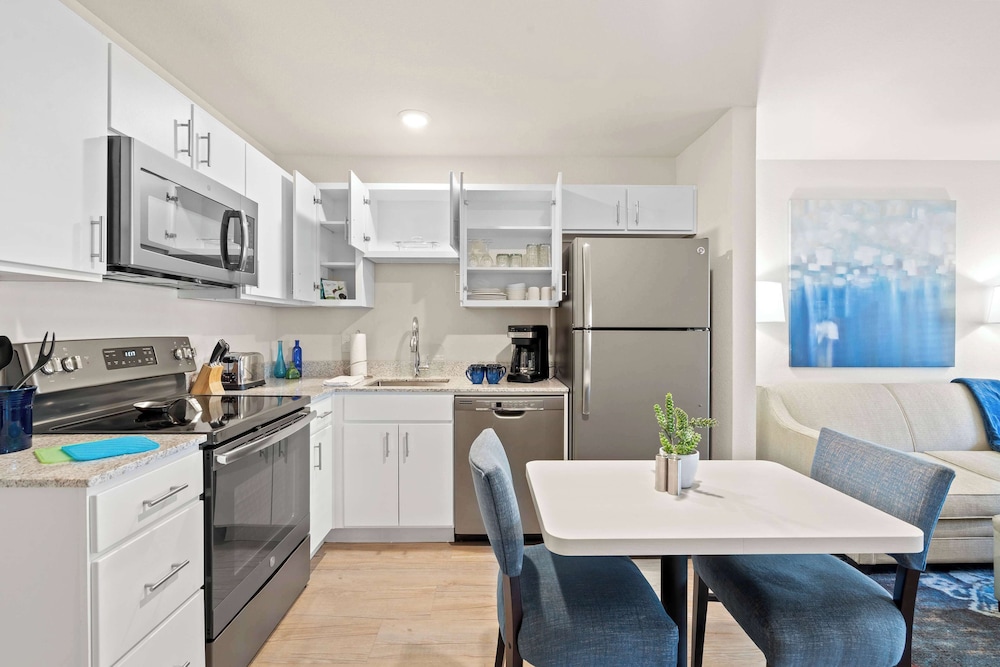 Suite, 2 Bedrooms, Accessible (Hearing) - Photo 7